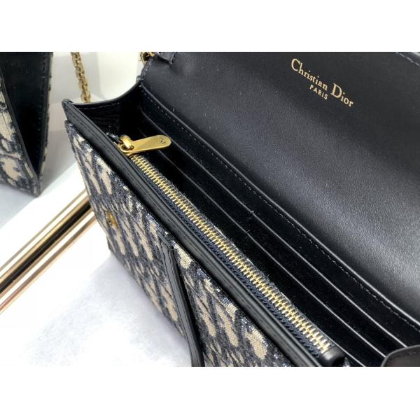 L'OEM a stigmatisé la selle long Dior Oblique Jacquard Pouch Wallet