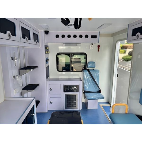 Ambulance Transfer Vehicle Medical Van Isolation Patient Transport Ambulance Vehicle with Basic Devices