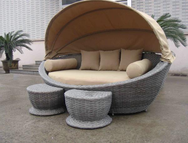 Luxury Comfortable Roofed Cane Daybed , Wicker Garden Oval Daybed