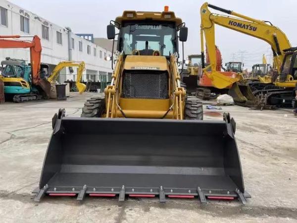 Pre Owned CAT 420 Loader With Powershift Transmission 3.3 M3 Bucket Capacity