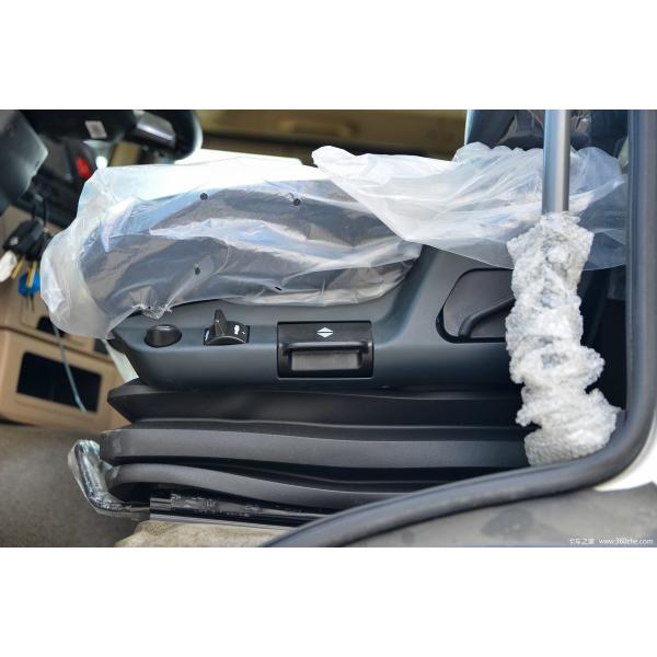 Camion lourd HOWO 350 chevaux Poids total 31 tonnes Volume 17,3 mètres cubes Sinotruk 12 boîte de vitesses 8X4 Camion d'approvisionnement en liquide