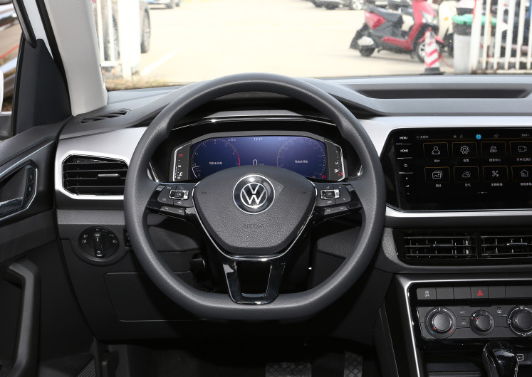 Мест двери 5 автоматической Shushi VW версии T-креста 2023 1.5L небольшой бензин SUV 5