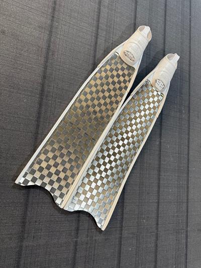 100CM Long Freediving Fins Lightweight Impact Resistant With White Footpocket