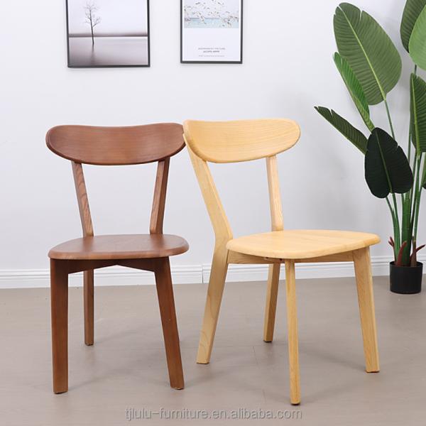 Couleurs personnalisées Chaise en bois pour la maison dans le restaurant ou le mariage à un prix abordable