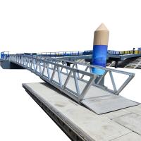 Pontoon flottant avec boulons et écrous