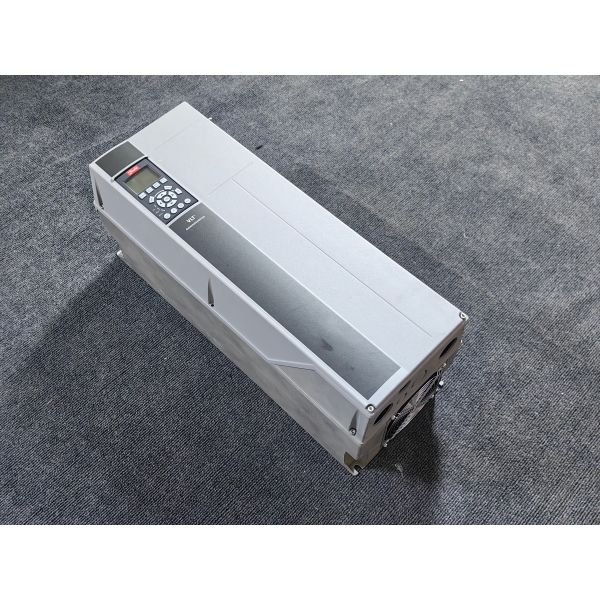 Brand New Original VLT Danfoss VFD Inverter FC-302P45KT5E55 Danfoss Vsd  45KW  220V 380V 500V Vsd for Pump Fan Compressor