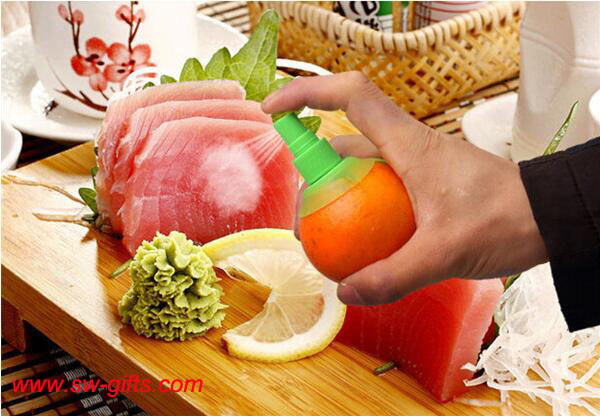 Lemon watermelon Juice Sprayer Citrus Spray Hand Fruit Juicer Squeezer Reamer Kitchen Tool