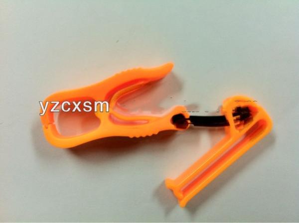 Custom Plastic Glove Holder Clip , Glove Guard Utility Clips Original Manufacturer