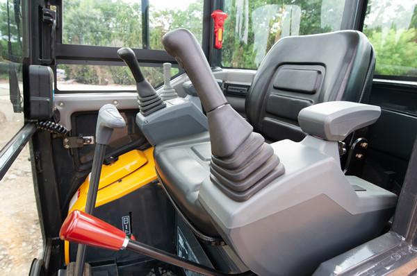 Pequena escavadeira doméstica ZG017S com projeto ergonômico e peso operacional de 1800 kg