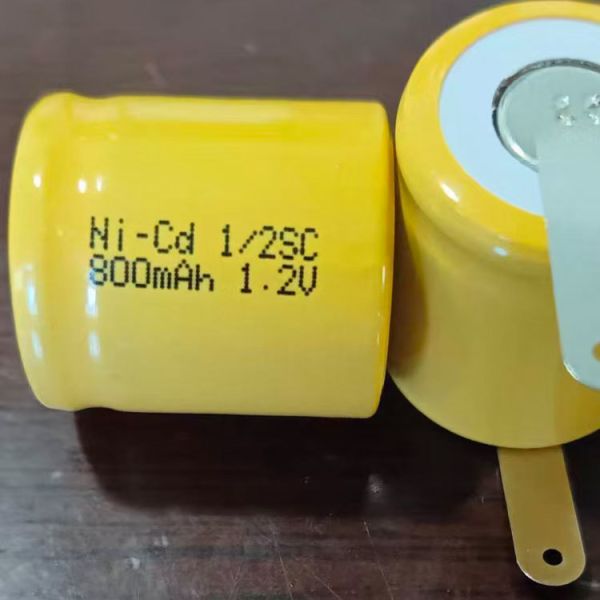 800mAh 1.2V Ni-Cd Battery with 500-800 Cycles and Compact 22.2x24.5mm Size for Power Tools and Toys