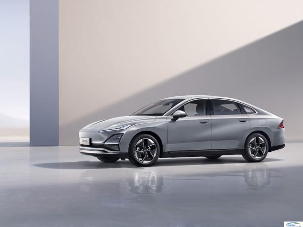 2024 Wuling Starlight 70km Standard Sedan Electric Ride-On Passenger Car Energy Vehicle