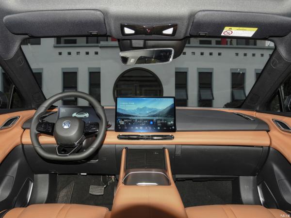 160KW Potencia total del motor 2024 Hycan A06 PLUS Versión de lujo eléctrico puro con 520KM de largo alcance y tipo de combustible híbrido