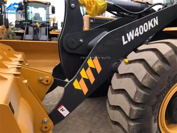 A maquinaria de construção pesada de LW400KN 4 toneladas roda o carregador