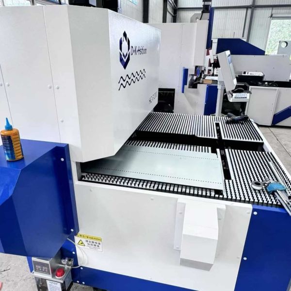 CNC Panel Bending Flanging Machine Suction Cup Feeding for Surface Safe Bending