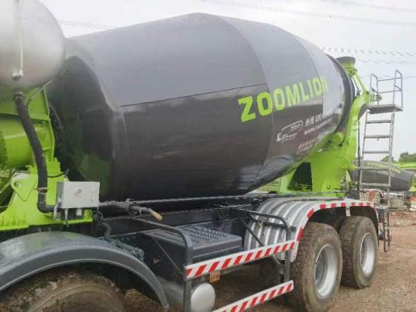 Oferta especial. Un camión de mezclas de hormigón Zoomlion de 12m3 confiable. Obtenga una oferta ahora.