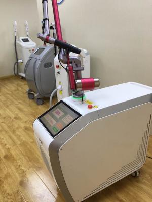 Monaliza Q comutou a máquina do laser do ND YAG para o comprimento de onda do nanômetro 532 nanômetro dos cuidados com a pele 1064