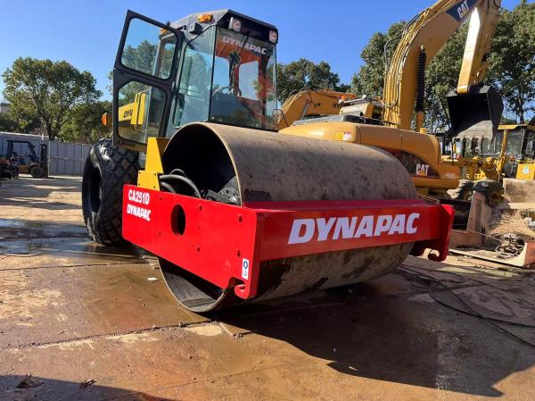 使用済みダイナパックCA30D道路ローラーコンパクター