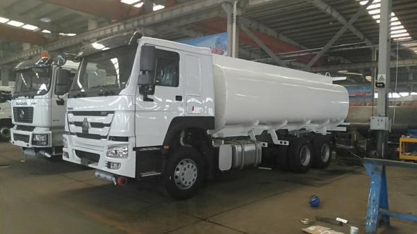 8x4 HOWO Heavy Duty Chemical Liquid Tanker Truck 11990 × 2500 × 3563 Overall Dimension