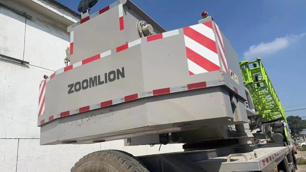 2021 Used Zoomlion 50t Truck Crane / Mobile Crane ZTC500A552 With Weichai Engine