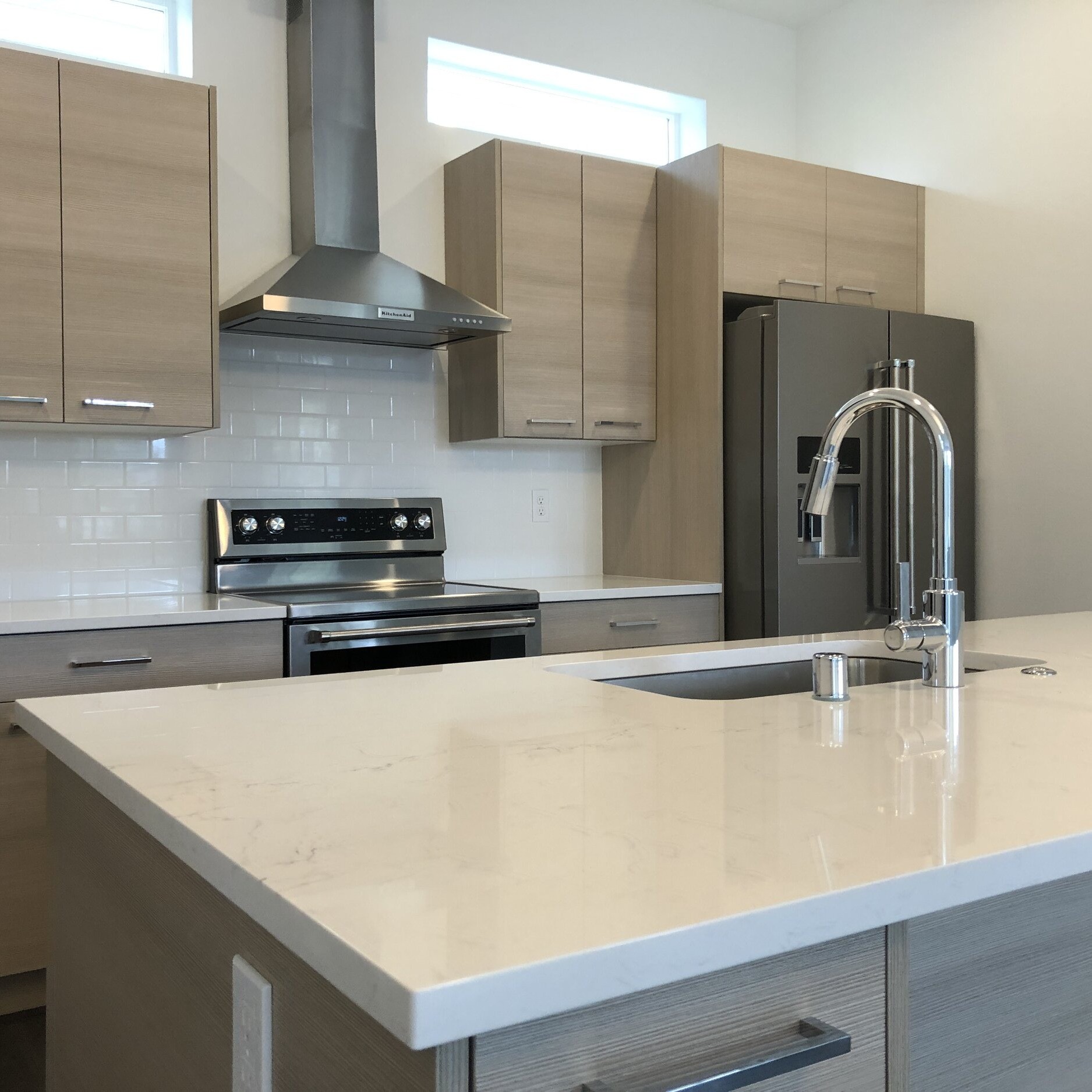 Blum Hardware Custom Veneer Color Kitchen Cabinets with Islands and 3D Model Design