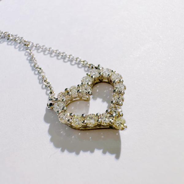 Customized Luxury 18K Gold Heart-Style Pendant Handmade Diamond Necklaces for Women for Anniversary Wedding Banquet