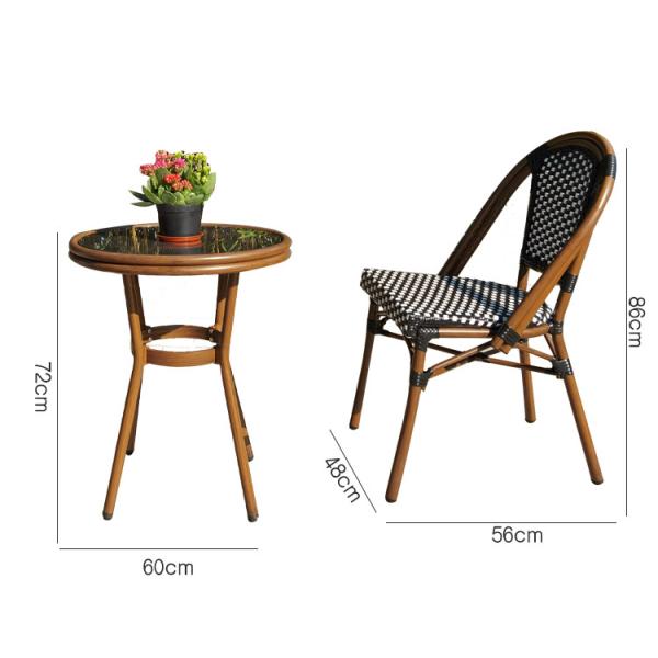 Bistros français en osier de café de restaurant de cru de chaise de jardin de rotin dinant la chaise