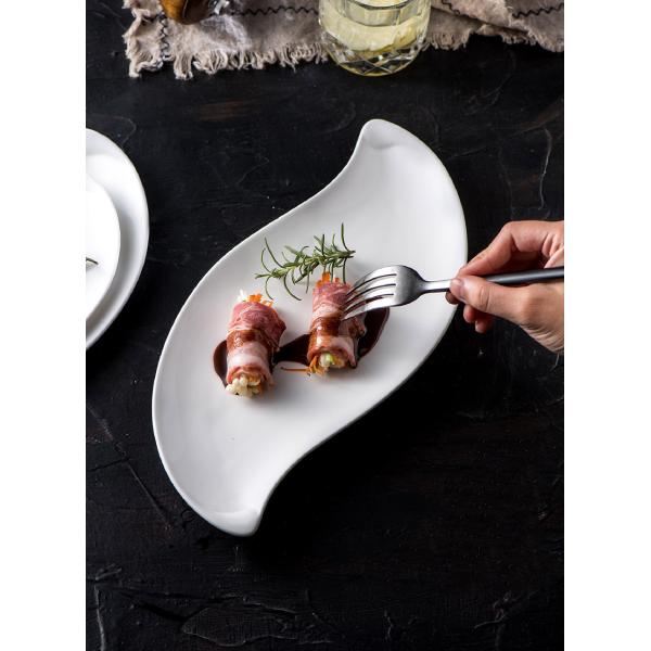 Irregular Plain White Banqueting Wedding Porcelain Plates ODM Personalized