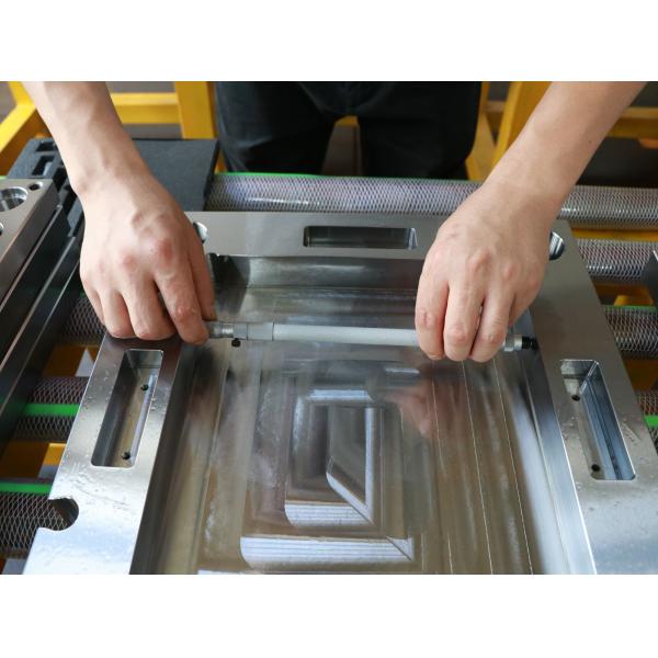 Tolérance de usinage d'épaisseur de plat de la base 0.1mm de moulage par injection de commande numérique par ordinateur