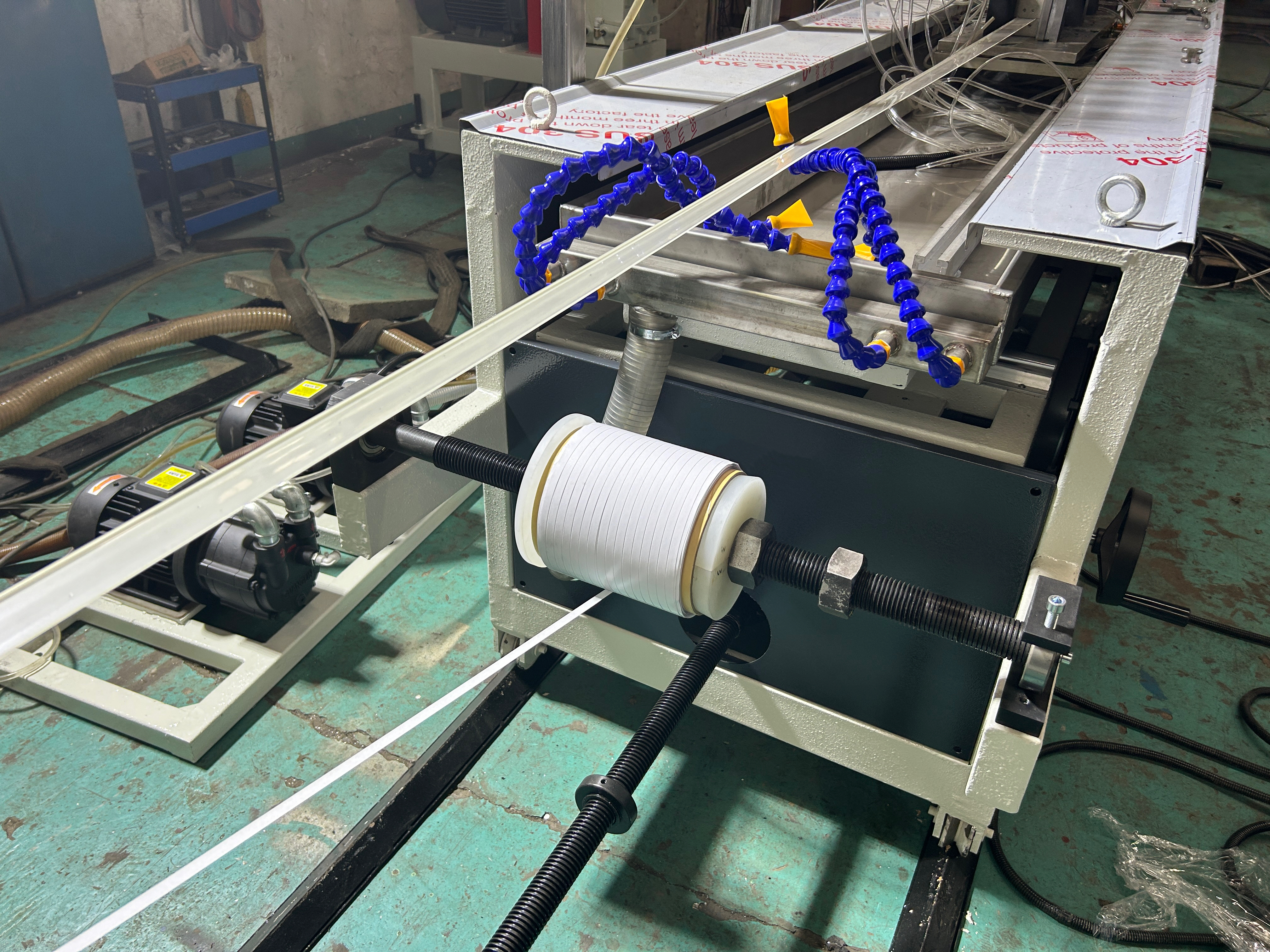 Designed PVC Price Tag Holders extrusion machine with CE certificate