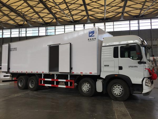 T5G 340HP Refrigerated FRP Sandwich Panels Box Truck for transport , Commercial Refrigerated Vans