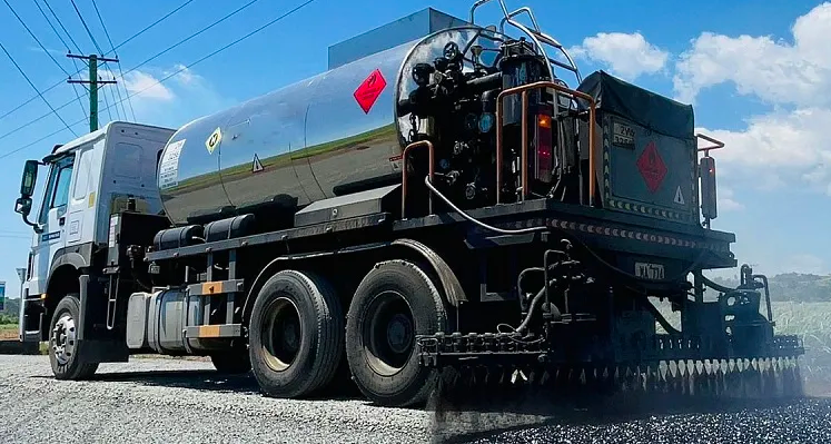 8000L Асфальтораспределитель Дорожное строительное оборудование Битумный распылитель Распределитель грузовик с битумным распылителем