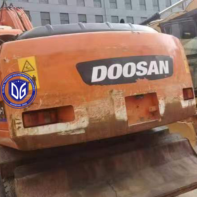Подержанный экскаватор на колесах Doosan DH210 в отличном состоянии