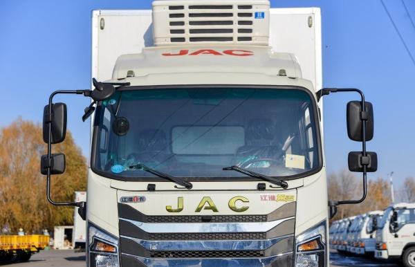 Good Quality Van Truck JAC 143HP 4X2  3.7 Meters Refrigerated Truck