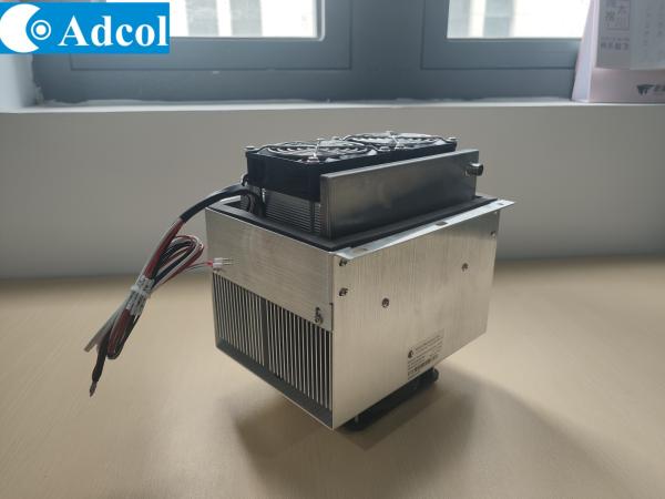 Conjunto termoeléctrico aire-aire de 110W diseñado para armarios electrónicos, refrigeración y cámaras ambientales.