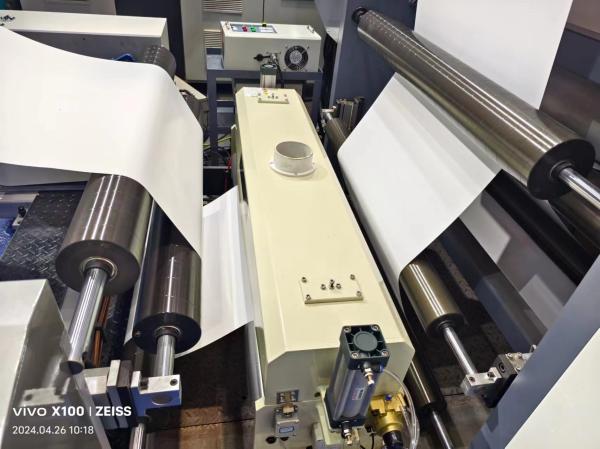 Máquina de impressão flexográfica de mangas com sistema de servocondução para impressão de alta velocidade
