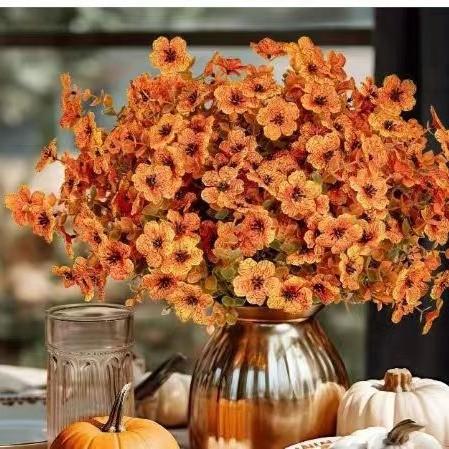 Outdoor festival decorations, autumn plants, artificial eucalyptus leaves, eucalyptus violets, daisies, decorate the courtyard