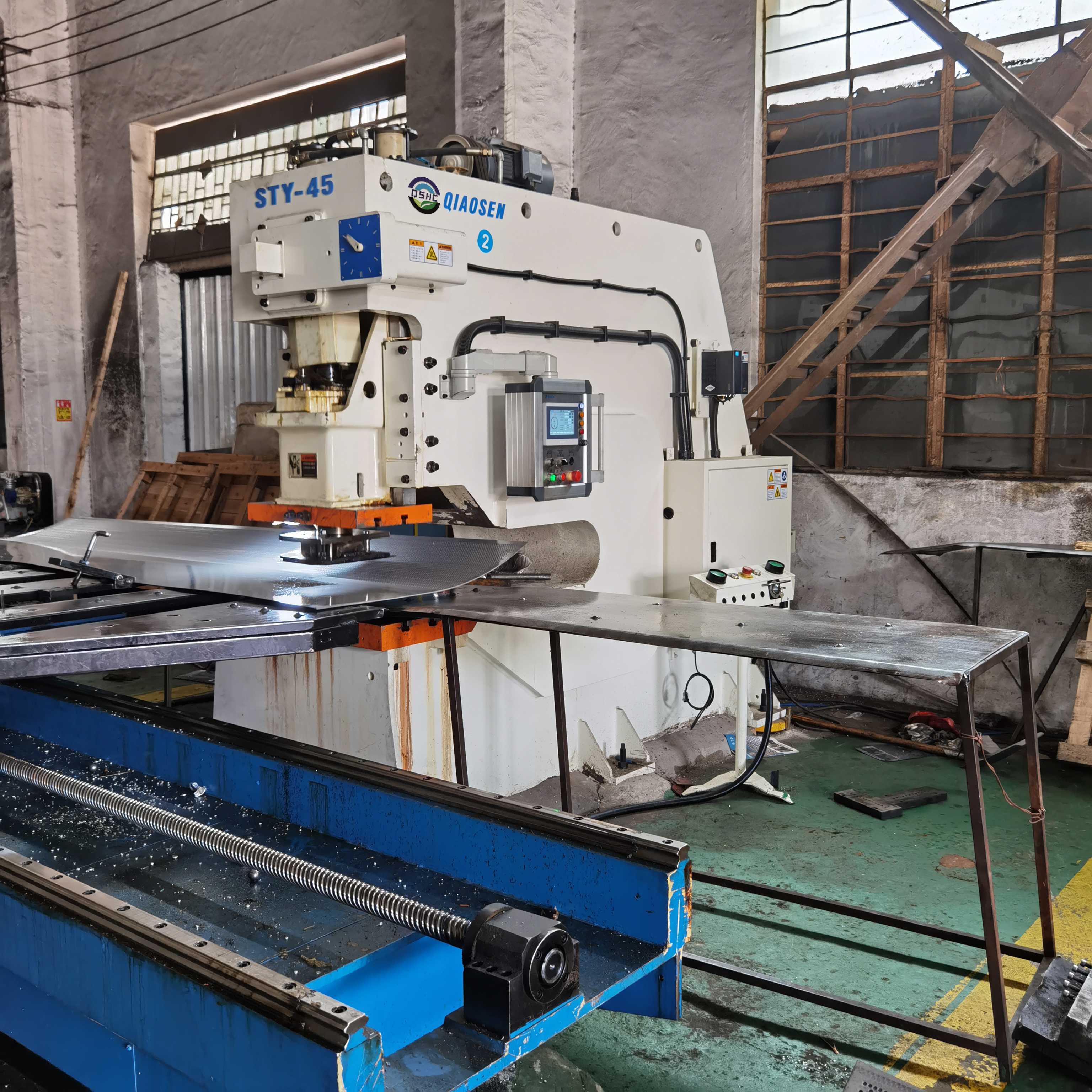 Deep Throat 45ton Metal Punching Machine Power Press for Round Plate Stamping