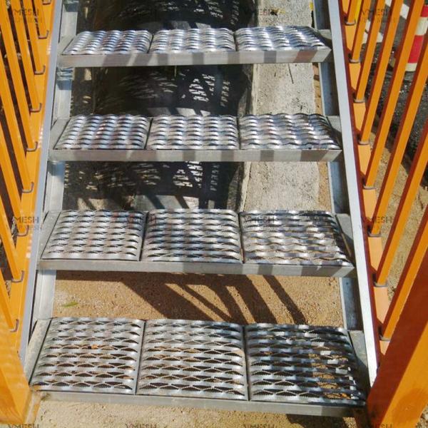 Anti Skiding Perforated Metal Plate Walkway Grip Strut Safety Grating 2.0-4.0mm