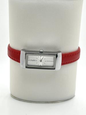 Montre à poignet en cuir noir gravé