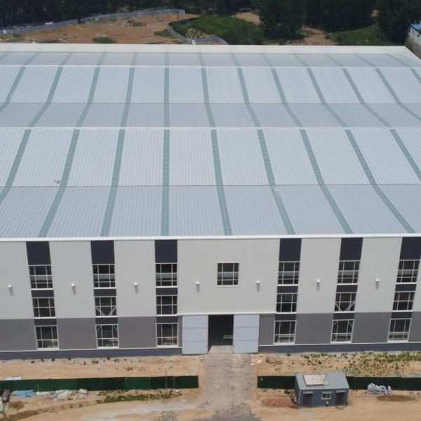 省エネは鉄骨構造の建物の競技場を組立て式に作った