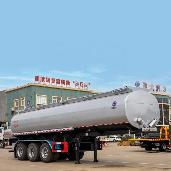 Silvery 336000  Liters Three Axle  Liquid Semitrailer  Semi - Dragging Trucks