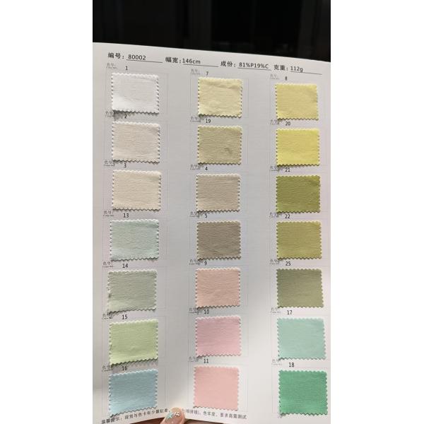 Tissu poly mélange de coton doux 112GSM Tissu propre à la peau pour les robes décontractées
