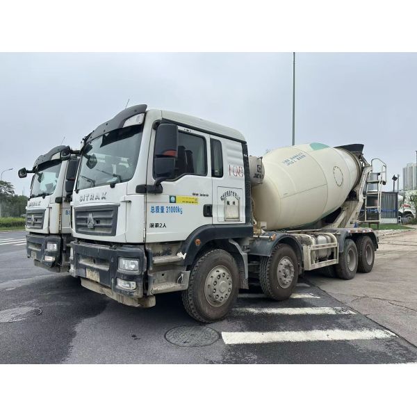 2021 XCMG Used Concrete Mixer Truck with 7.77m³ Agitator Capacity 4 Axles and White Color
