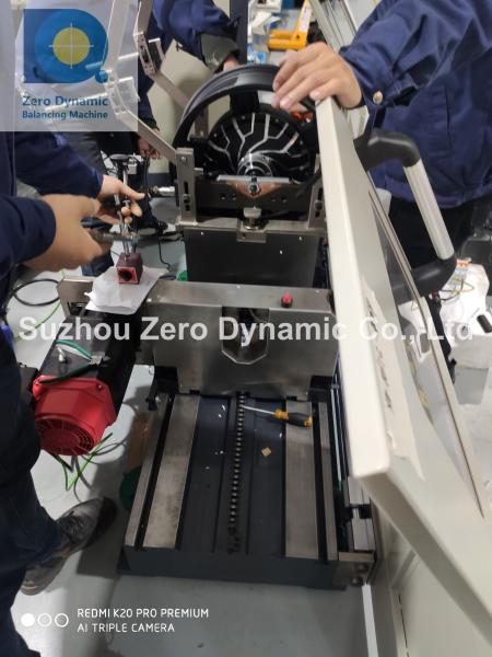 Machine d'équilibrage du moteur à roue centrale à propulsion autonome de haute précision