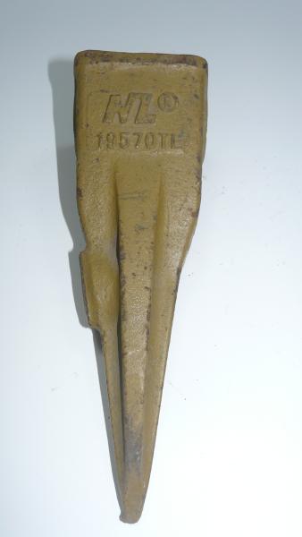 Excavator Spare Parts 205-70-19570TL PC200 Bucket Tooth Point Cast Bucket Teeth