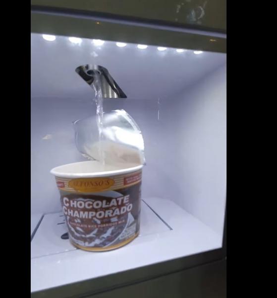 Para estação de fábrica Aeroporto Café instantâneo Leite Chá Sopa instantânea macarrão Máquina de venda de água quente