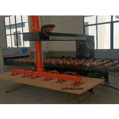 Máquina automática de carregamento e descarregamento de madeira