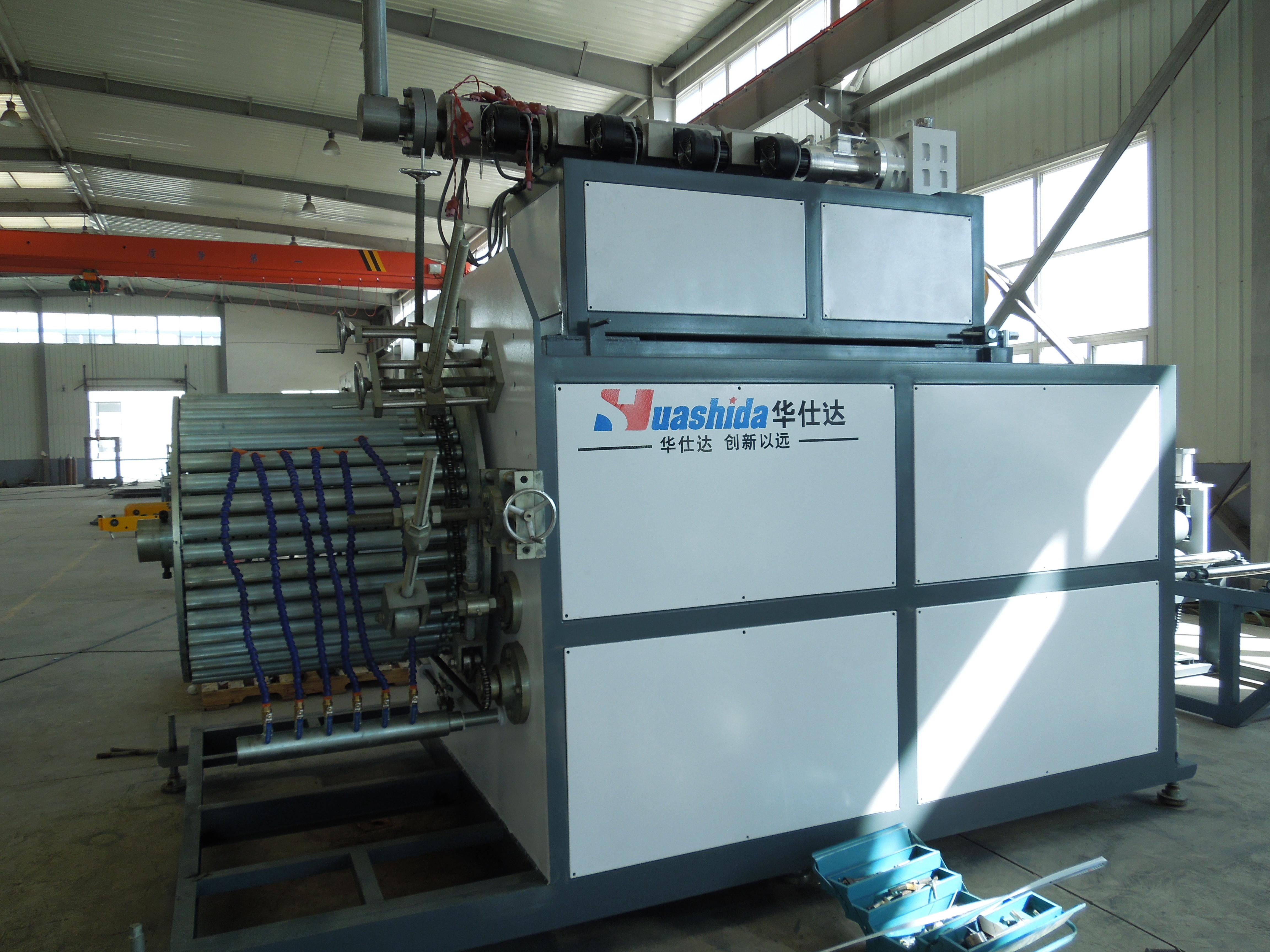 HDPE полой структуры стены спиральной трубы пластиковой экструдерной экструзионной линии