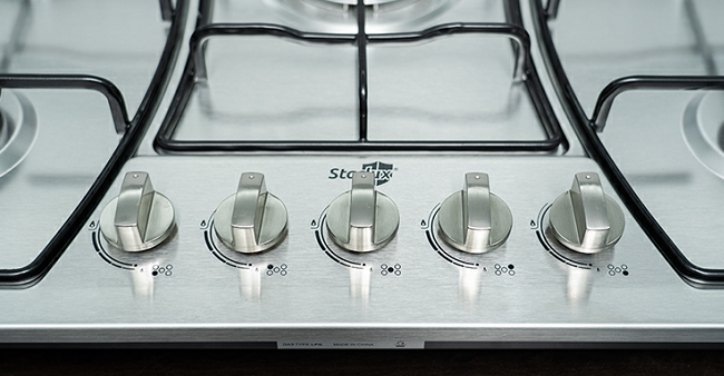 5 Burner Gas Cooktop with Durable Stainless Steel Surface and Precise Flame Control for Commercial Kitchen Applications