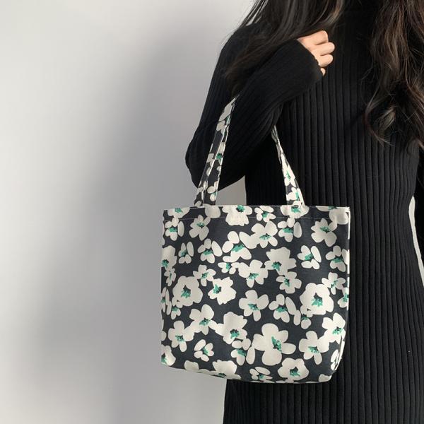 Weekend Getaway Essential Custom Logo Quilted Handbag with Inside Pockets and Style